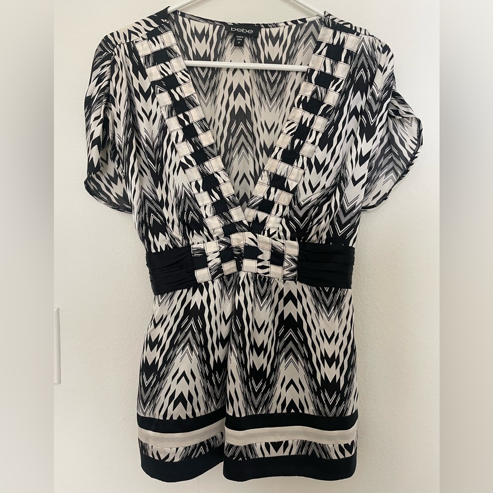 bebe Kimono Dolman Sleeve Black and White 100% Silk Medium